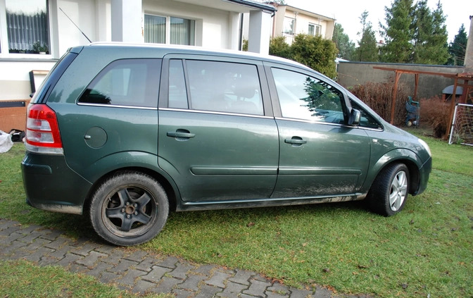 Opel Zafira cena 18900 przebieg: 195000, rok produkcji 2011 z Poznań małe 137